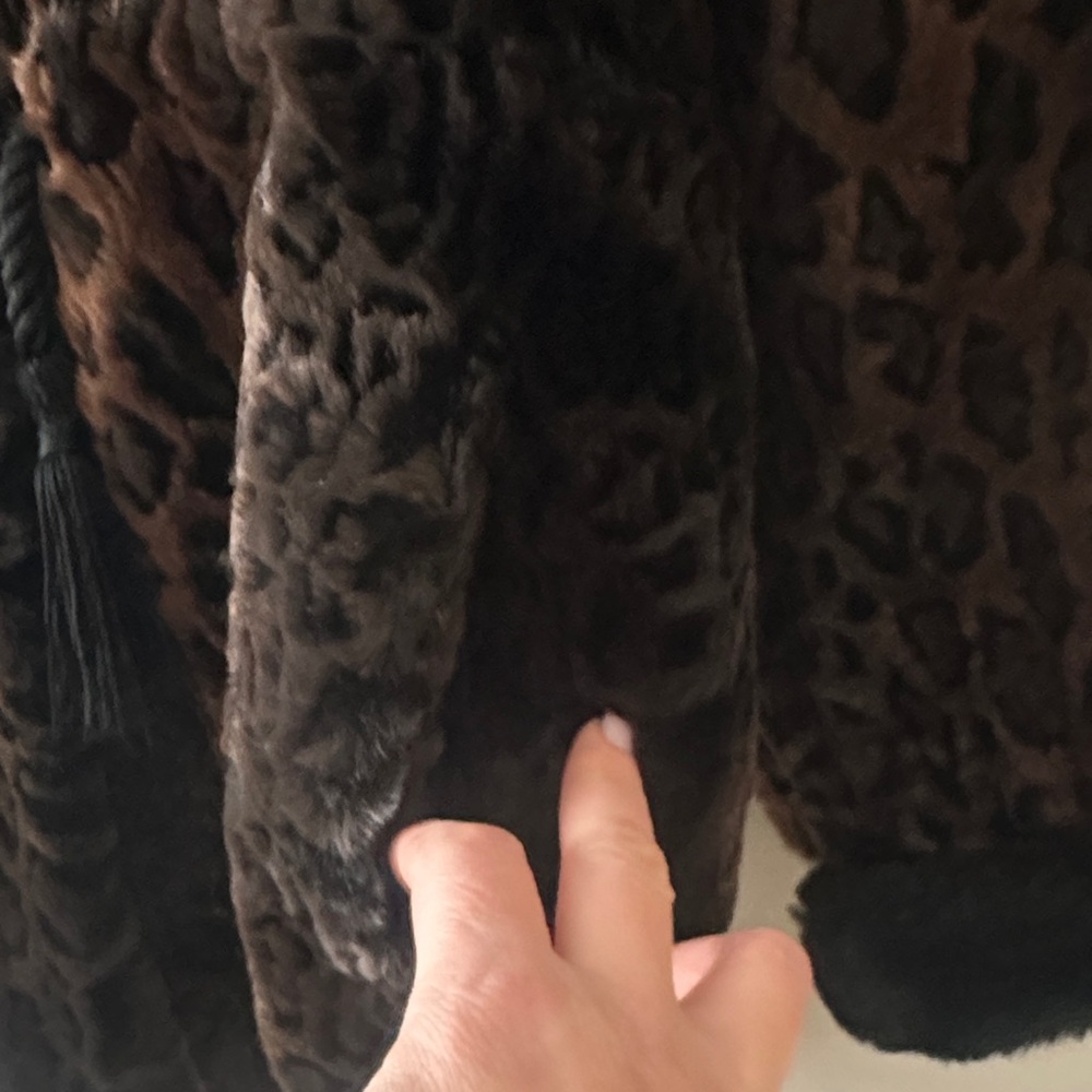 Vintage Made in USA Leopard Faux Fur Coat • Belted • Excellent Condition - Picture 5 of 9